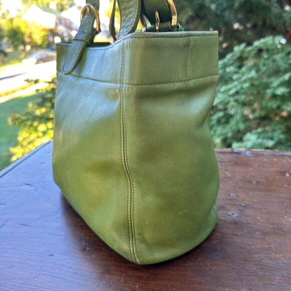 Vintage Coach Soho Buckle Bag Style No. 4157 in Leaf Green - Picture 2 of 11